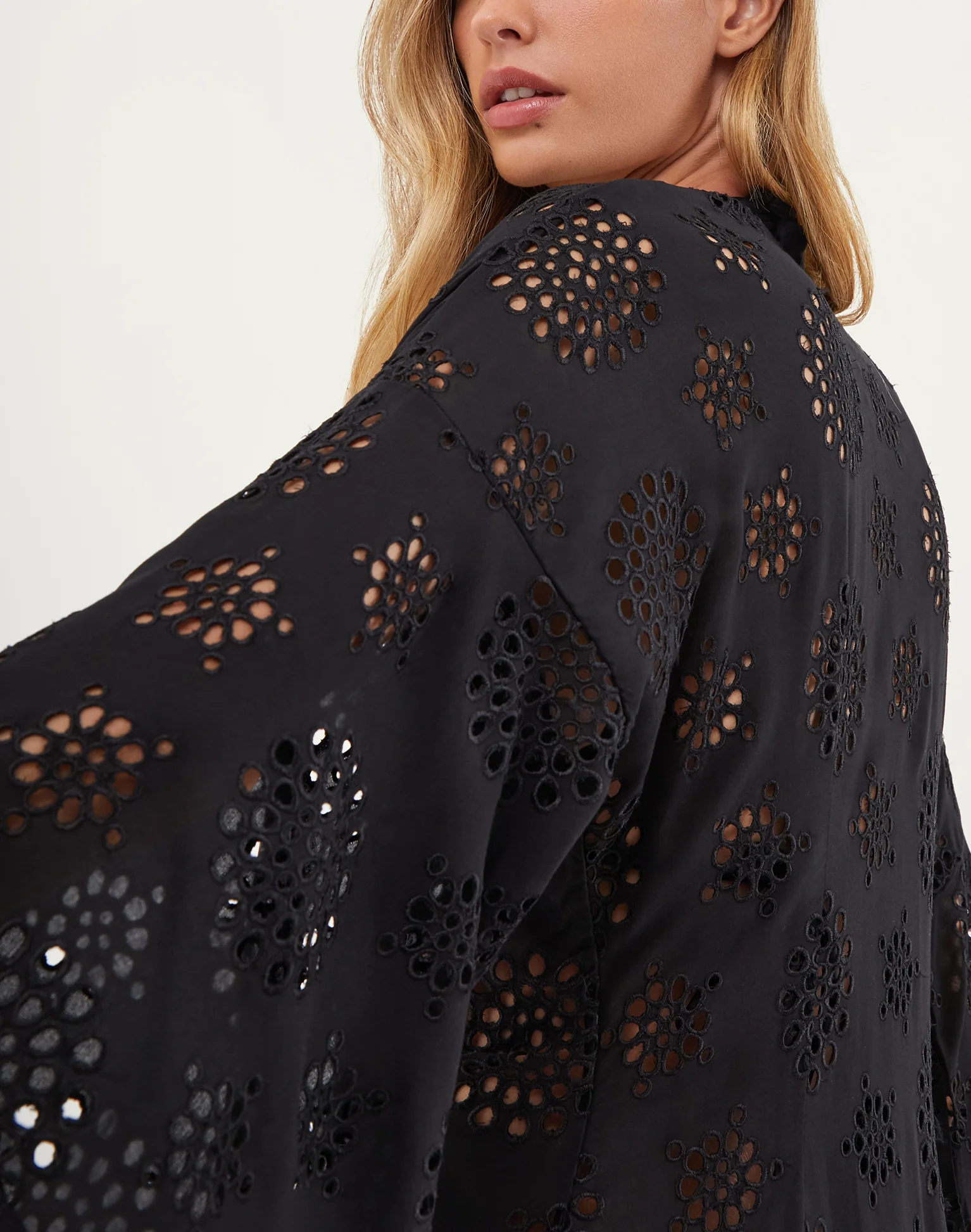 Perola Knot Short Cover Up - Black - Image 4